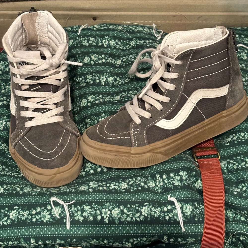 Kids 12 zip up vans